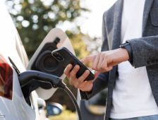 Ładowanie samochodu elektrycznego