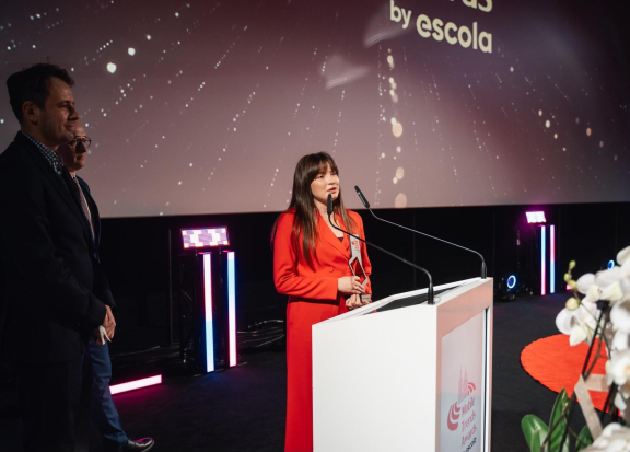 Natalia Gajkowska odbiera nagrodę Mobile Trends Awards