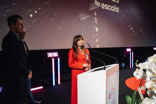 Natalia Gajkowska odbiera nagrodę Mobile Trends Awards